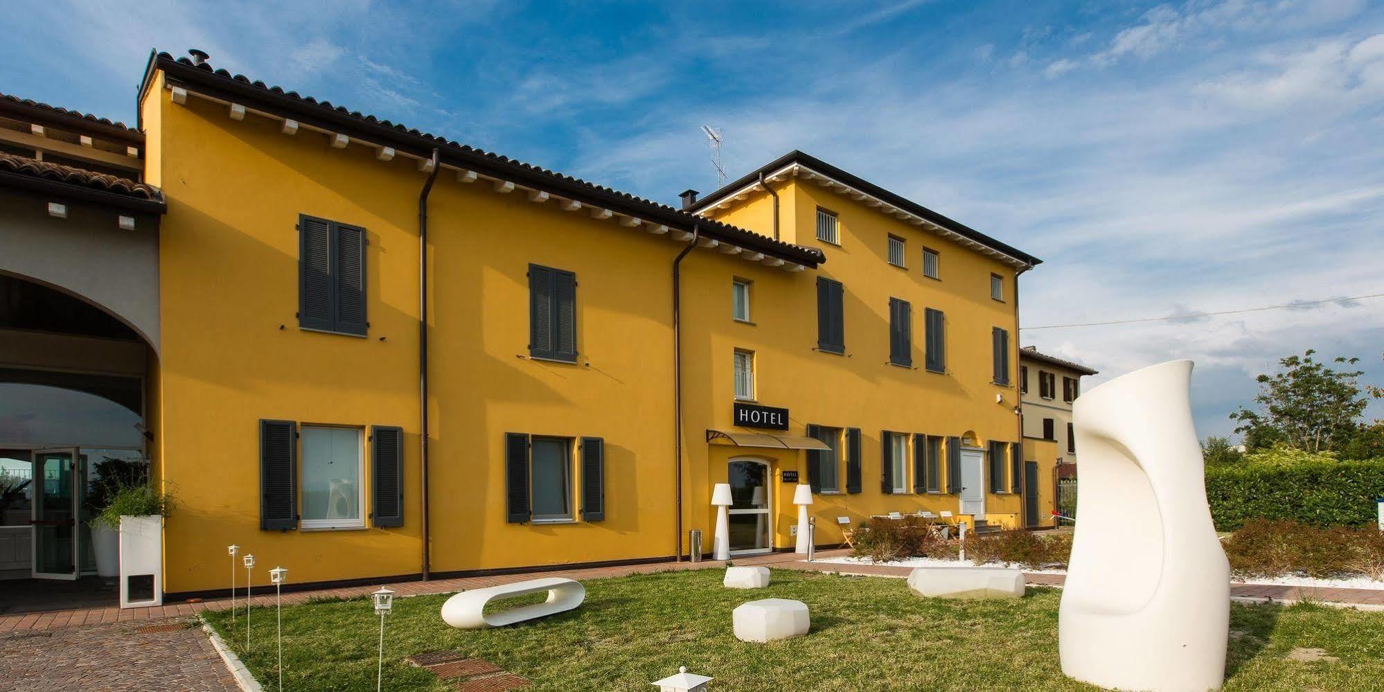Hotel Forlanini 52 파르마 외부 사진